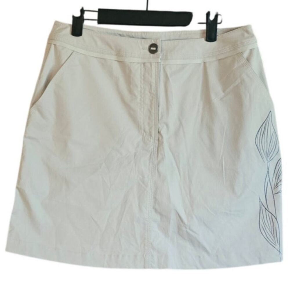Title nine Leaf print Skort size 8 nwt